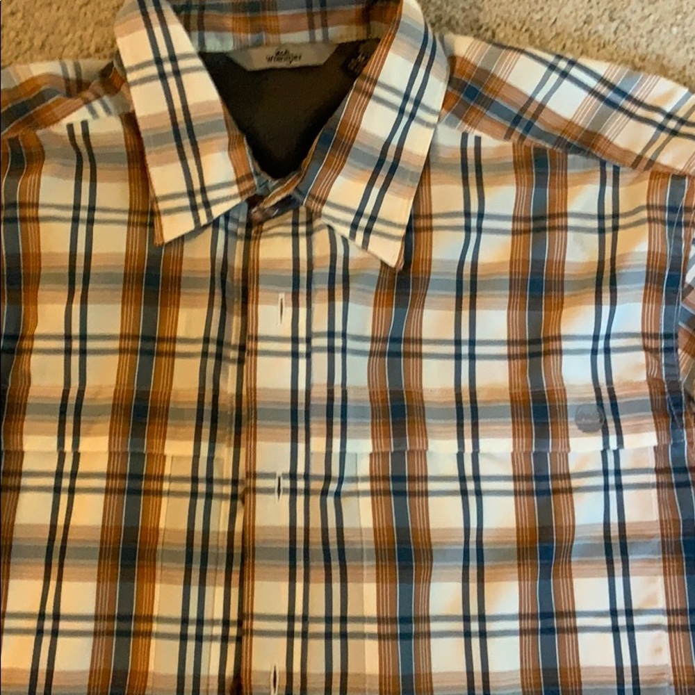 Button down - Picture 2 of 3